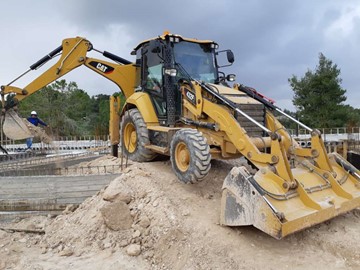 מחפרון משומש 432F2 עם 5600 שעות מנוע